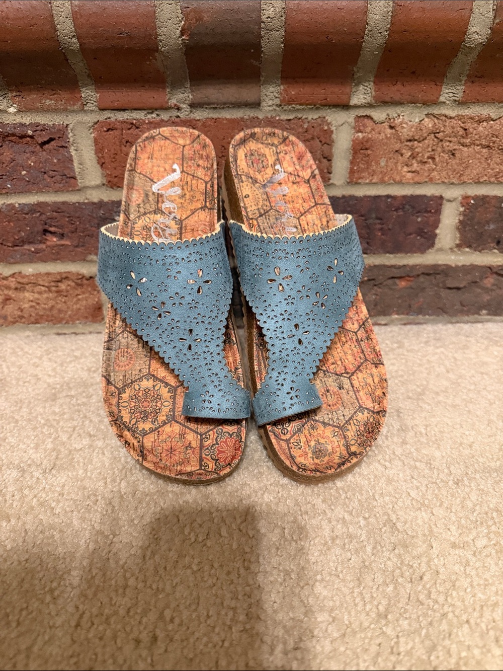 NWOT Blue Laser-Cut Toe-Post Sandal - Women's Stylish Slide